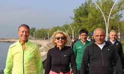 Genç, yaşlı tüm vatandaşlar, sağlıklı yaşam için yürüdüler