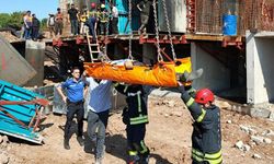 İnşatta fenalaşan işçiye vinç yardımıyla müdahale edildi