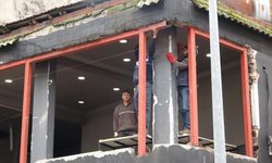 Zonguldak’ta işçiler, 1 Mayıs kortejini kaynak yaparken izledi