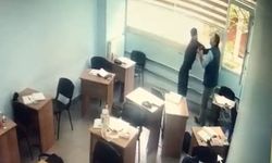 Elinde bıçak ve sopayla sınıfa girip öğrenciye saldırdı!
