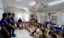 Miniklere trafikte uyulması gereken kuralları öğrettiler