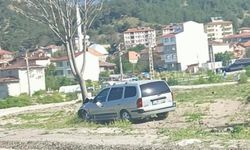 Otomobil ağaca çarptı: 2 yaralı