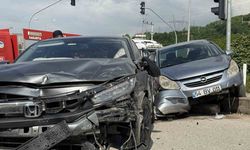 Otomobiller çarpıştı: 4 yaralı