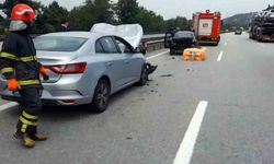 Otoyola düşen köpük zincirleme kazaya sebep oldu: 3 yaralı