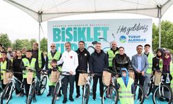 Trafik Haftası’nda 10 kişiye bisiklet ve kask hediye edildi
