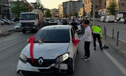 Otomobil ile motosiklet çarpıştı: 1 kişi yaralandı