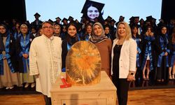 BEUN, Eczacılık Fakültesi mezunlarını geleceğe uğurladı