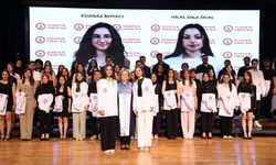 Eczacılık Fakültesi birinci sınıf öğrencileri beyaz önlük giydi