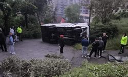 Minibüs devrildi: Yaralılar var