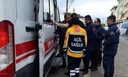 Kendine ve etrafa zarar veren alkollü şahıs hastaneye kaldırıldı