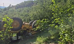 İş makinesi şarampole uçtu: Operatör atlayarak kurtuldu