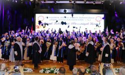 İlahiyat Fakültesinde mezuniyet coşkusu