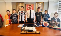 Alkışlanacak hareket: Gençlerin masum isteğini emir gibi yerine getirdi