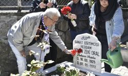 Osman Zeki Oral, ölüm yıl dönümünde mezarı başında anıldı