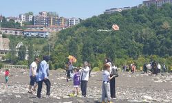 Karaelmas İlkokulu geleneksel uçurtma şenliğinden renkli görüntüler