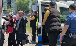 Rukiye Solmaz’a çarpan tır sürücüsü eşi ve çocuklarıyla polis merkezine götürüldü
