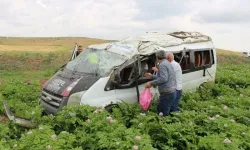 Yolcu minibüsü takla attı: 1 ölü, 4 yaralı