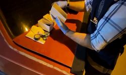 Sınava kopya düzeneğiyle giren şüpheli ile yardımcısı yakalandı