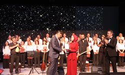 Öğretmenler korosu ilk konserinde sahneye çıktı