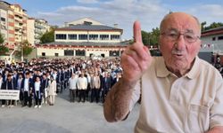 93 yaşındaki Mehmet Tutar, okulunun kep törenine katıldı