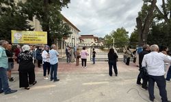 YKS heyecanı: Öğrenciler salonda, aileler dışarda ter döktü