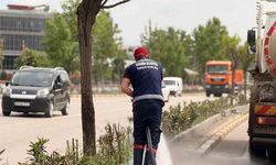 Belediye, şehir genelinde temizliği kesintisiz sürdürüyor