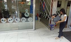 Elektrikçi dükkanına kadın eli değdi: Hem araba tamir ediyor hem bebek büyütüyor