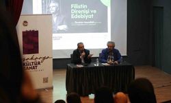Filistinli şair sanatseverlerle buluştu