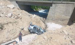 Otomobil dere yatağına düştü; 5 yaralı