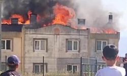 Tamiratı yapılan çatı alev alev yandı