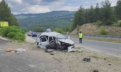 Yoldan çıkan otomobil beton menfeze çarptı: 1 çocuk öldü, 3 kişi ağır yaralı!