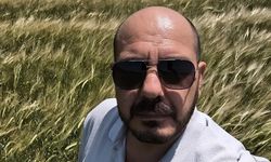 Tarlada selfi yaparken üzerinde kene olduğu fark etti
