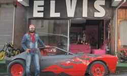 'Öldü' denilen Elvis, ortaya çıktı
