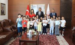Hayalleri gerçek oldu: Minikler, Vali Osman Hacıbektaşoğlu ile dondurma yedi