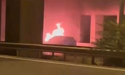 Alev topuna dönen otomobil kullanılamaz hale geldi