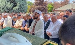 Amcaları tarafından tabancayla vurulan 2 kardeş defnedildi