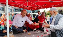 Aşurenin bereketi paylaşıldı