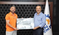 Başarılı karatecilerden Belediye Başkanına ziyaret