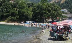 Zonguldaklılar, sıcak havada deniz keyfi yaşadı