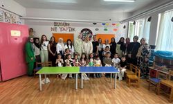 Derste ürettiklerini anaokulu öğrencilerine hediye ettiler