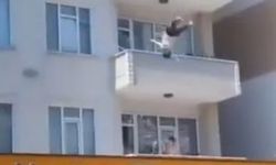 4. kattan atladı, sundurmanın üzerine düştü!