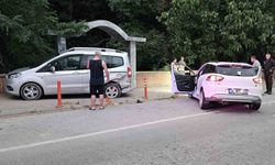 Otomobil park halindeki araca çarptı: 2 yaralı