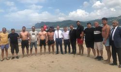 Yağlı direk yarışmasında büyük heyecan