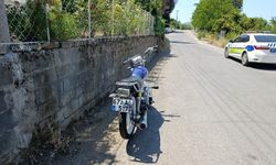 Motosiklet yola devrildi: Yaralılar var!