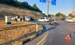 Kavşakta kaza: Otomobil ile motosiklet çarpıştı, 1 yaralı