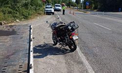 Karayolunda motosiklet ile otomobil çarpıştı