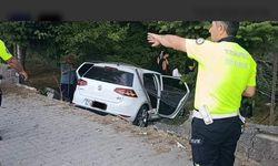 Kontrolden çıkan otomobil bahçeye uçtu