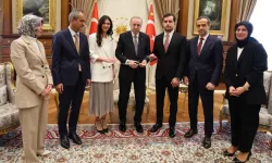 Zeynep Özer ile Batuhan Ersoy nişanlandı: Yüzüklerini Cumhurbaşkanı Erdoğan taktı