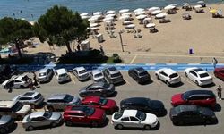 Tatil beldesi doldu, taştı: Araç girişine kapatıldı!
