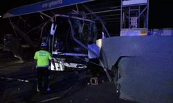 Zonguldak’tan kalkan otobüs oto yıkamaya çarptı: 8 yaralı